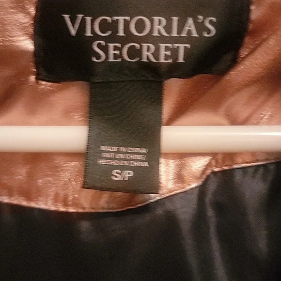 Victoria's Secret Women's Shiny Rose Gold Puffer Jacket. Size Small. - Picture 4 of 12